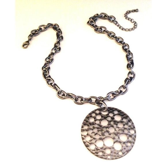 New Boutique Statement Necklace Hammered Hematite Tone Pendant 6F - Picture 2 of 5